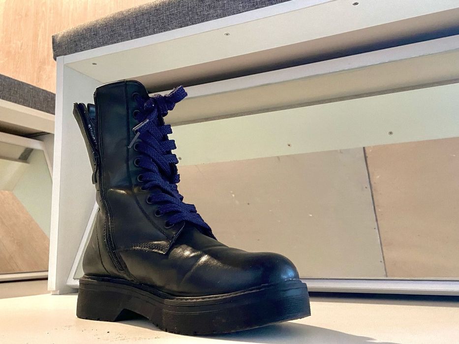 Скамейка для примерки обуви.