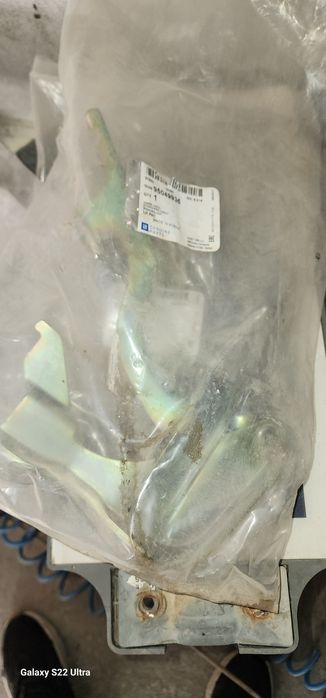 Петля капот каптива