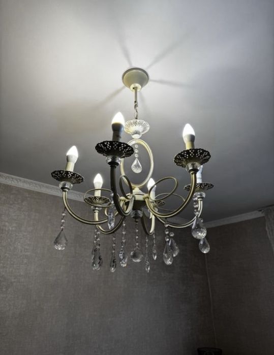 Продам Люстры все по 10000