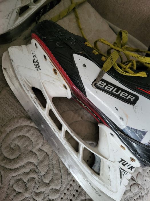 Продам коньки хоккейные