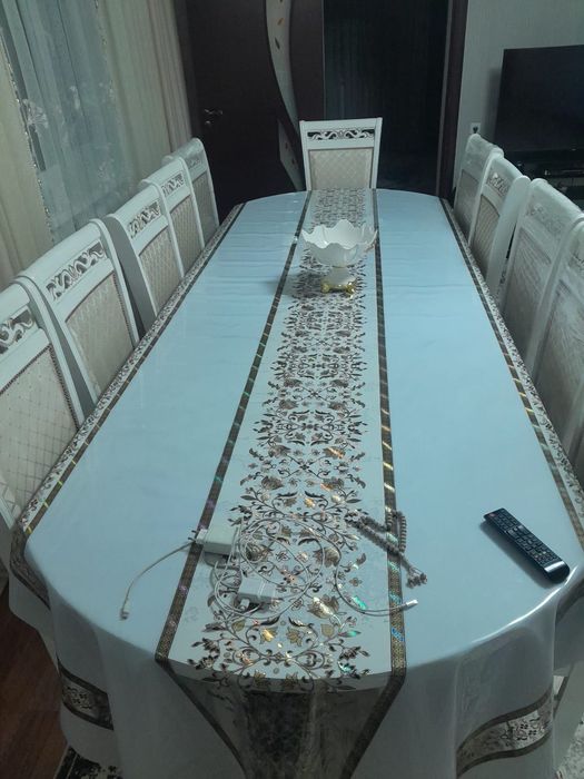 Стол со стульями