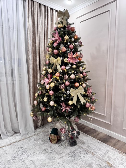 Елка с игрушками