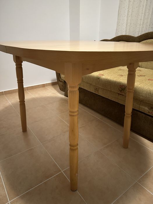 Продавам маса за трапезария