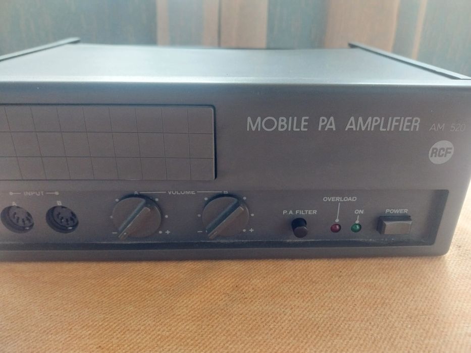 Amplificator model vechi.