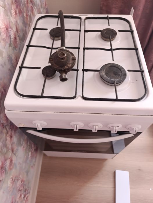 Продам газовую плиту