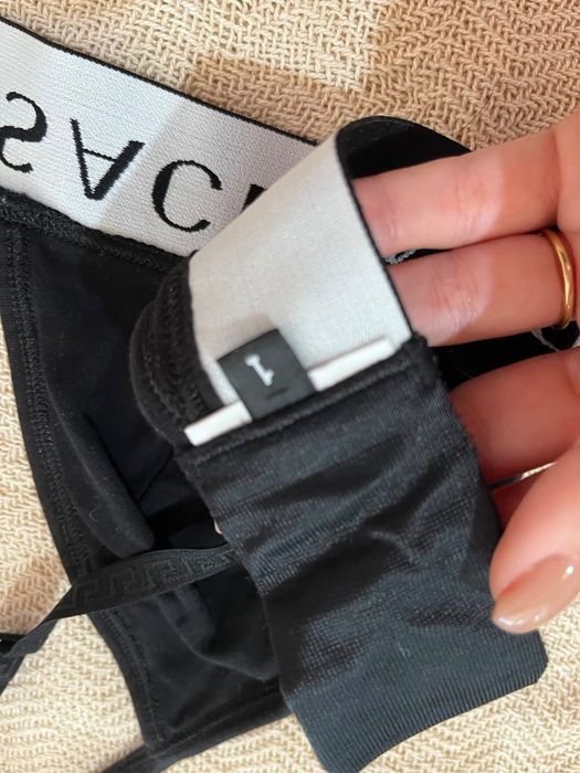 Продавам 2 броя оригинални сутиени Versace