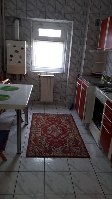 Inchiriez apartament 3 camere, ultra central, zona moto-velo