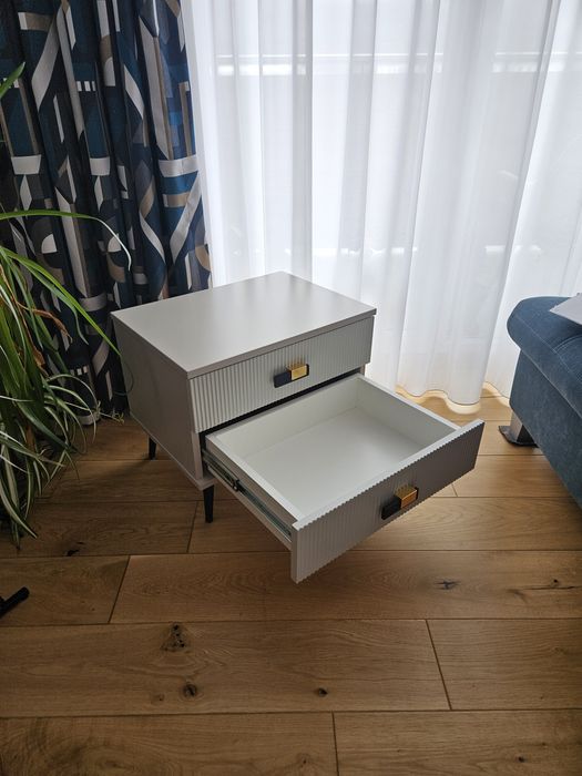 Noptiere noi, elegante