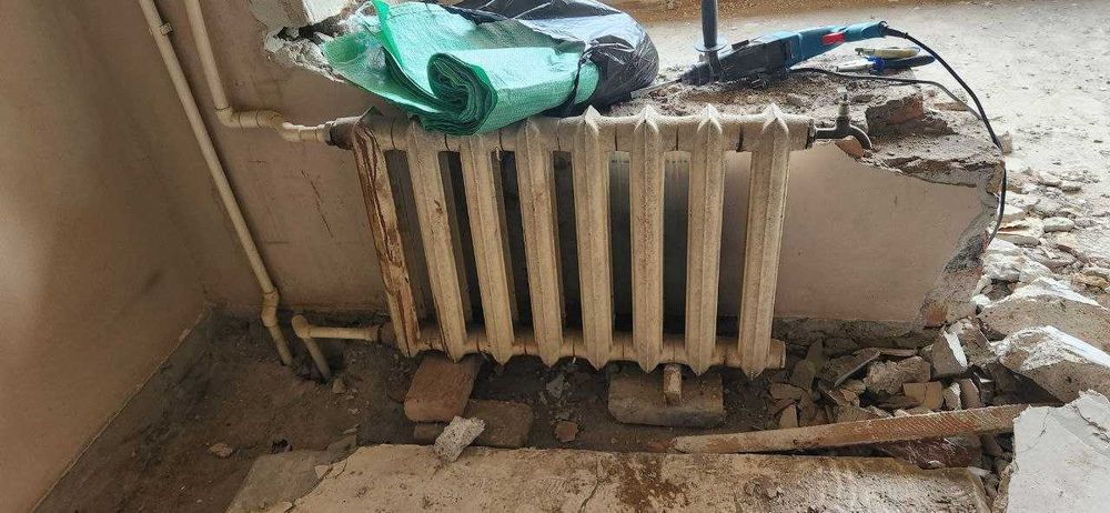 Продам Б/У Унитаз ванну и радиатор