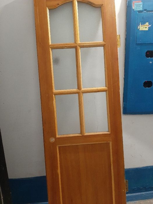 Продаю двери деревянные