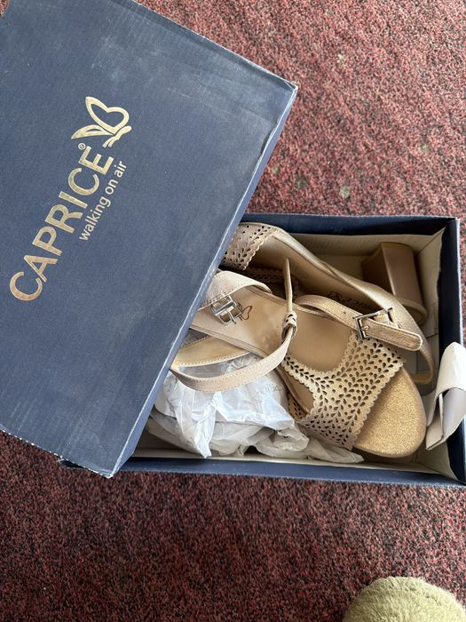 Босоножки от caprice