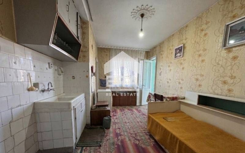 ЕКСКЛУЗИВНО! ЕРА Дръстър предлага за продажба просторен четиристаен ап