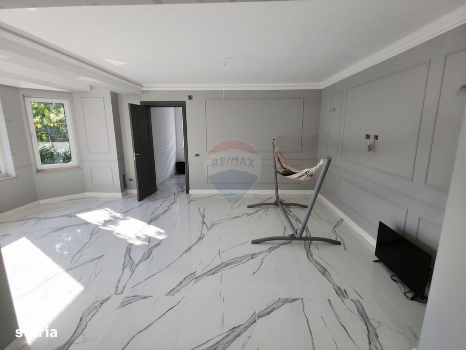 Apartament cu 5 camere de vânzare în zona Precista
