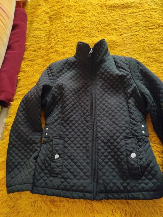 Дамско ватирано яке.