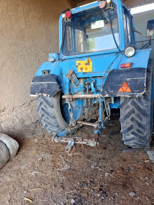 Traktor sotiladi