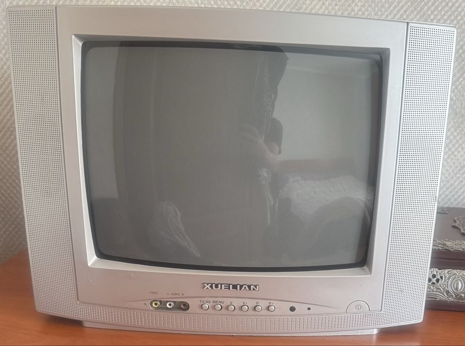 Продам маленький телевизор