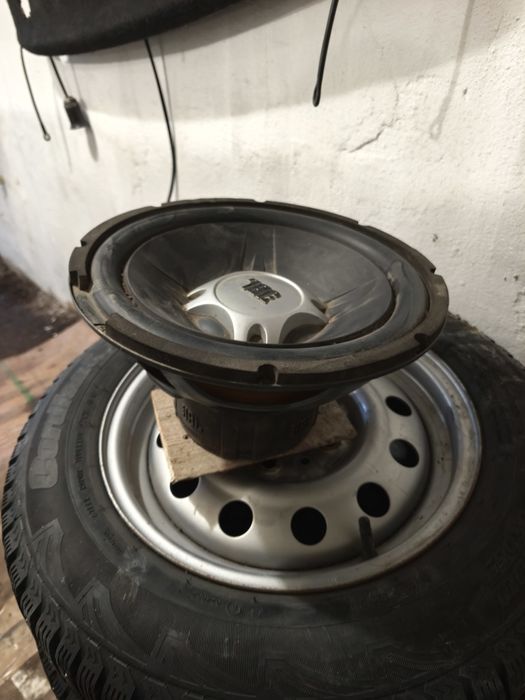 Продам сабвуферную колонку