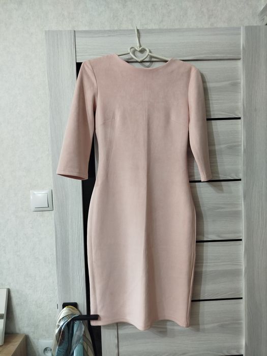 Продам женские платья