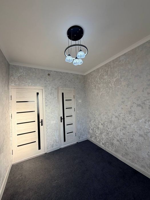 Продается 1 комнатная квартира на Кадышева бывшее общежитие.