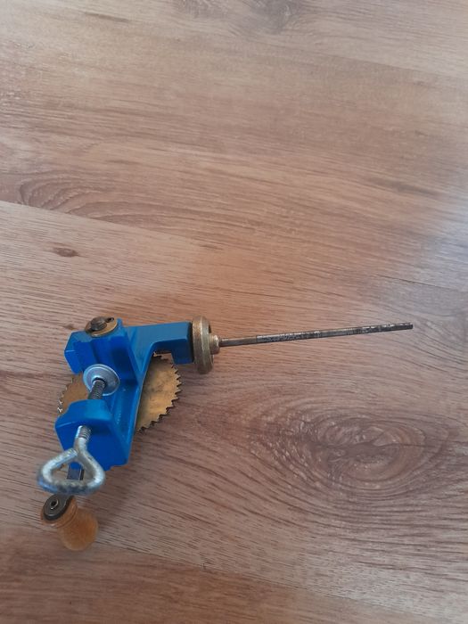 Mașină de bobinat manuală