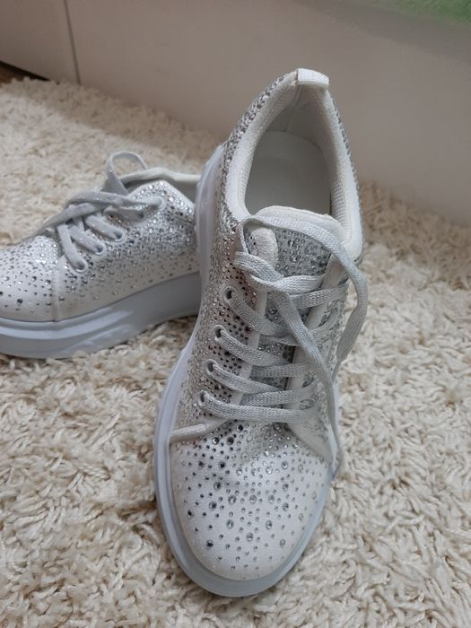 Продам обувь есть новые 38-39