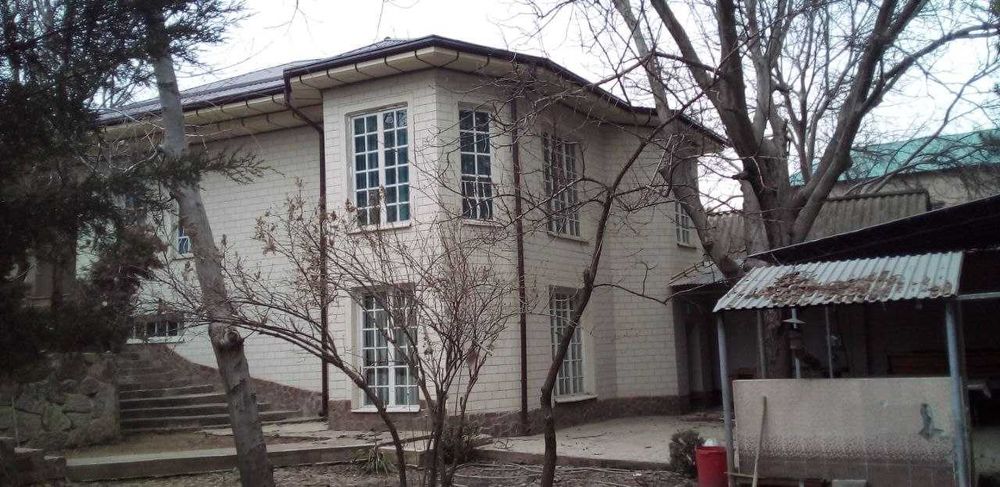 Чарвак,Продаётся дача 6 соток, 5 комнат, 2 этажа.