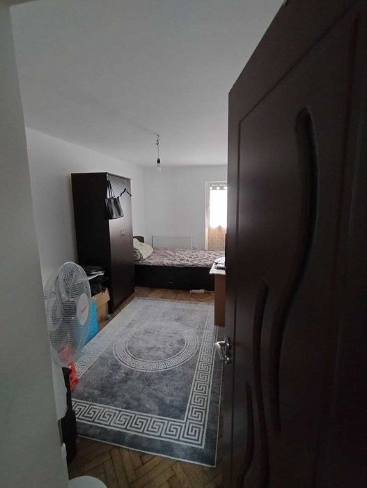 Propietar Vand Apartament 2 camere decomandat 50 mp Centrală Ariston Noua pe cupru , etaj 4/4 – Acoperis Hidroizolat Fara Infiltratii Razboieni