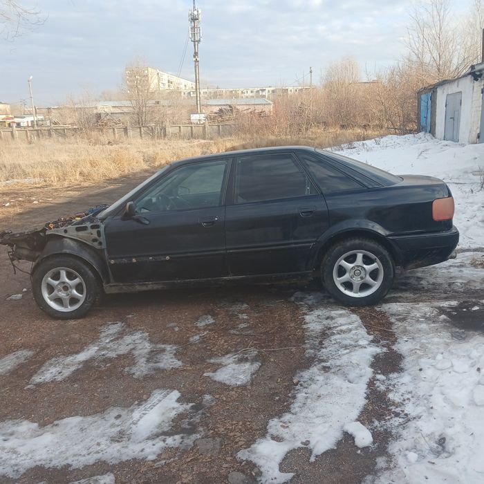 Продаётся запчасти на Ауди 80