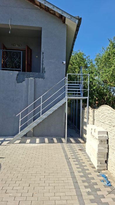 Scari metalice zincate facem la comanda ne deplasam in toată România
