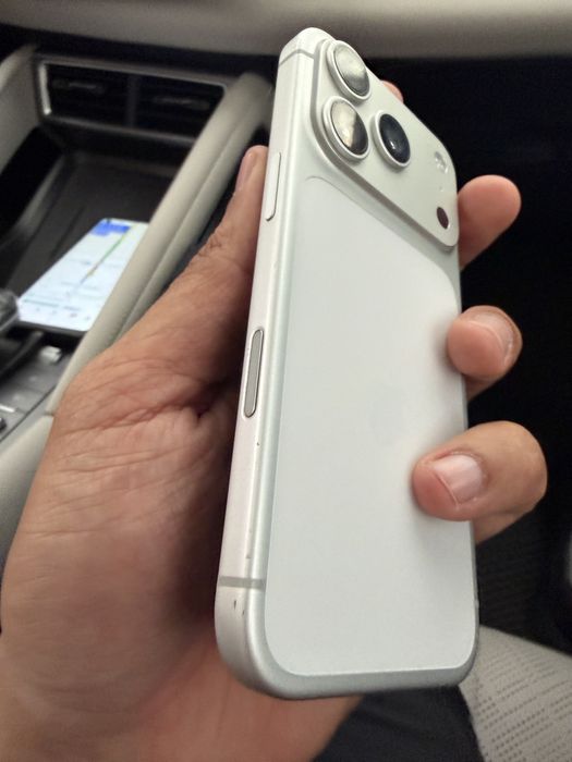 17 pro silver 256GB