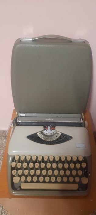 Mașină de scris Adler Tippa