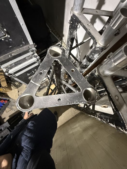 Алюминиевая ферма трех пунтовая