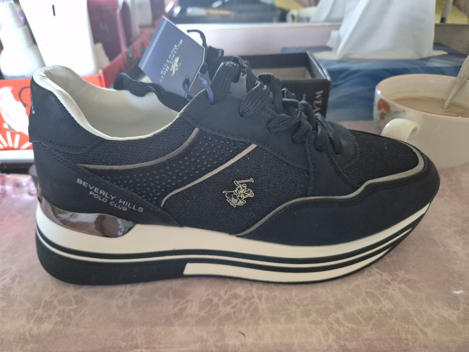 Кроссовки женские