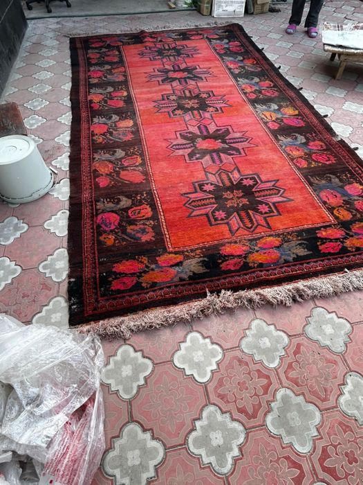 Продается ковер хорошего качества ручной изделия