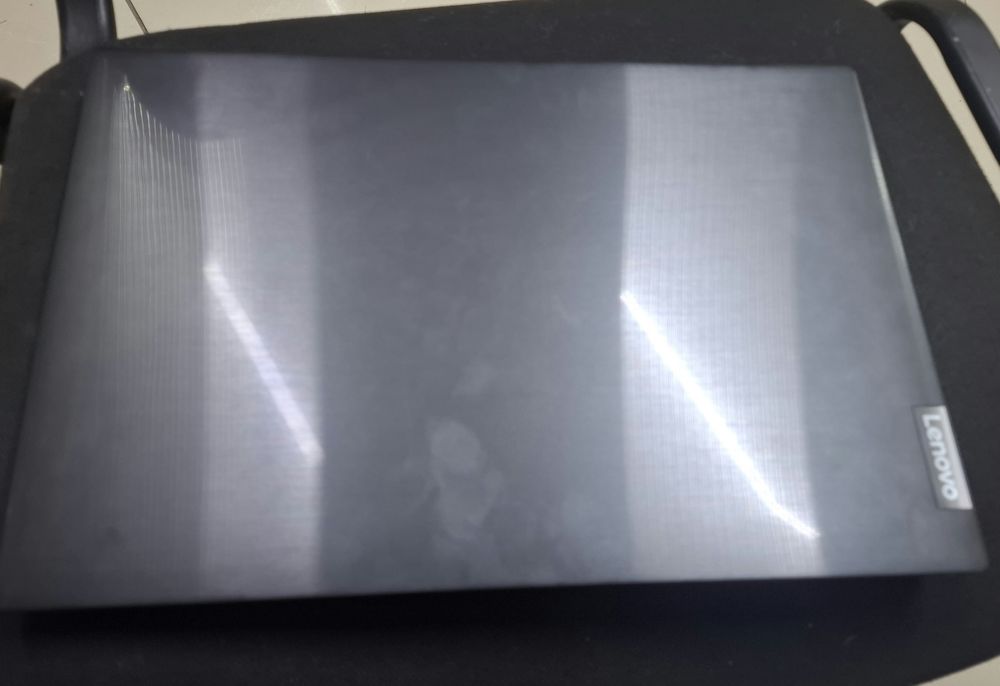 Продам ноутбук Lenovo современного образца.