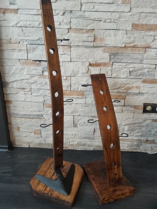 Стойка за вино и чаши