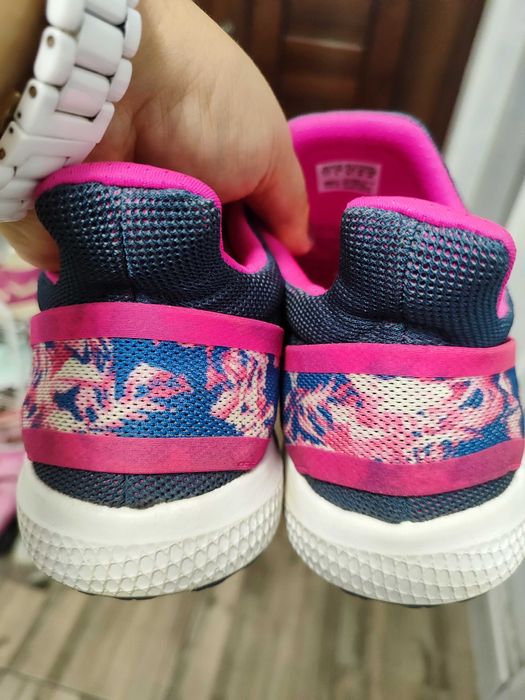 Красиви маратонки Адидас