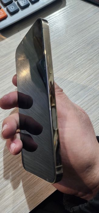 Продаётся I Phone  13pro max gold
