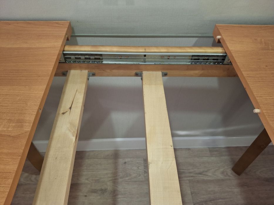 Стол для  гостинной