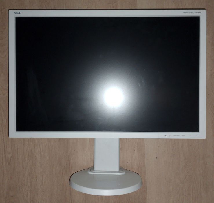 NEC Multisync E245WMi - 24"/ 1920x1080/ 60Hz - перфектен