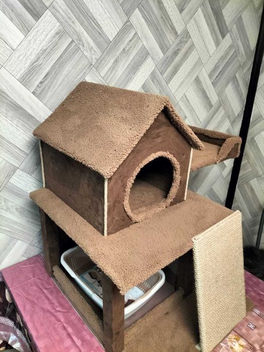 Домик для кошек с лотком для туалета