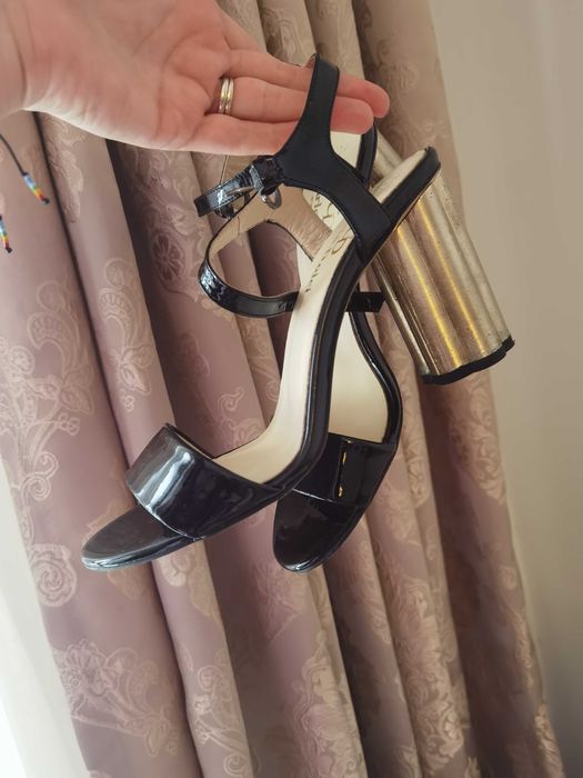 Sanda neagra eleganta