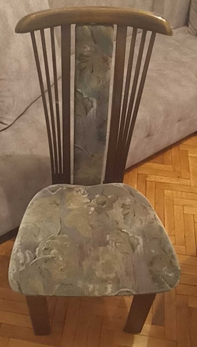 Масивна дървена маса и столове