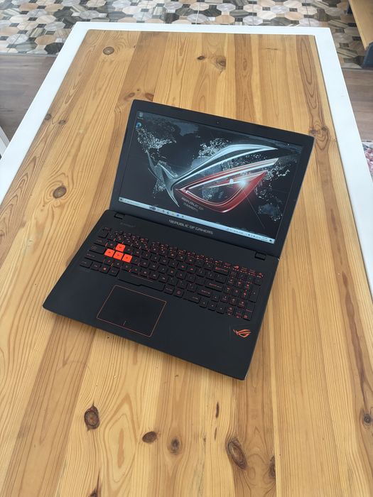 Asus Strix Rog Gaming impecabil.