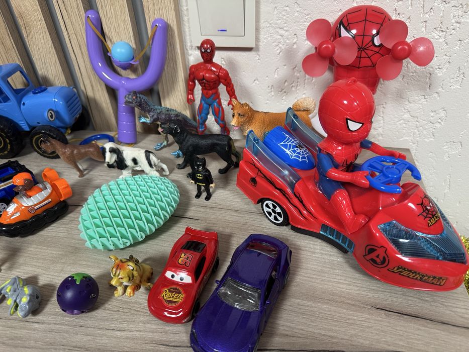 Продам игрушки для мальчика