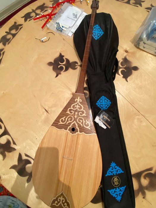 Домбыра сатылады жаңа күйінде