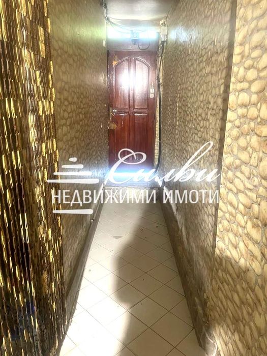 Тухлен ЕТАЖ от къща - кв. Център