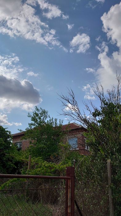 Двуетажна къща в село Сламино