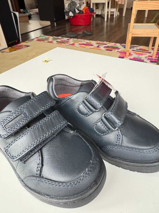 Sneakersi Biomecanics noi, cu scai, marimea 25. Cu eticheta