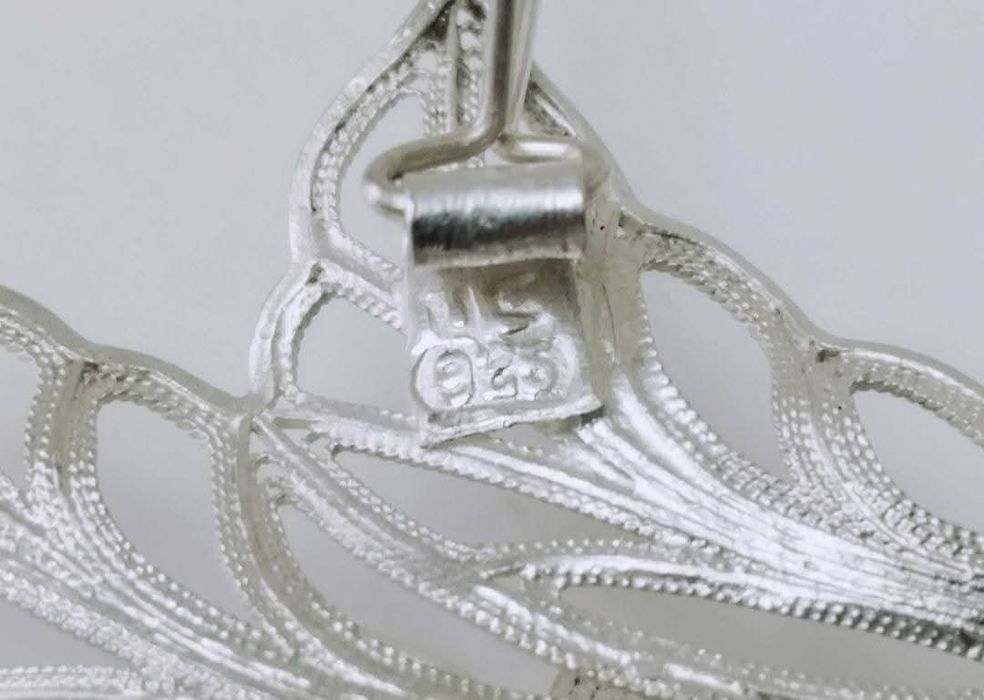 Veche brose filigran, cu flori, din argint de 925